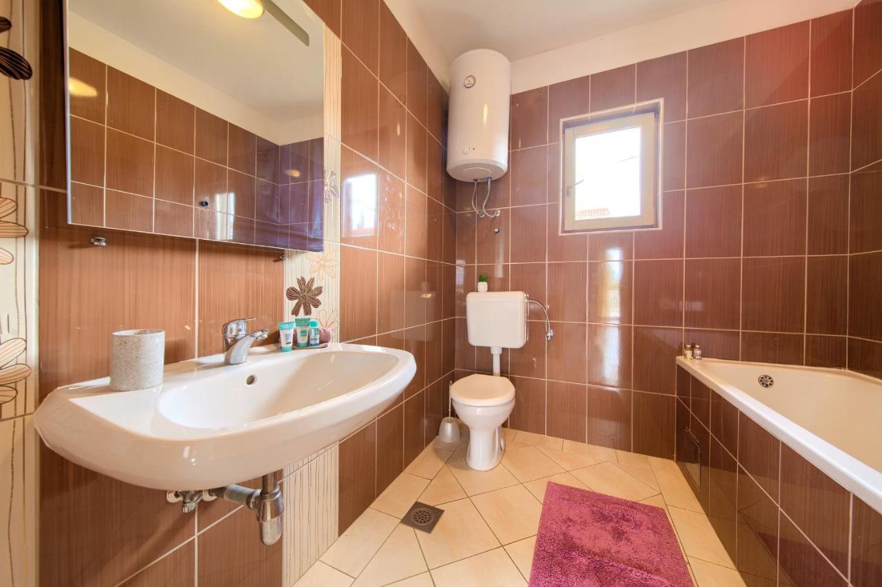 Rasopasno Apartment With Terrace And Private Parking Buitenkant foto